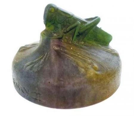 O_WALTER - Presse-papier_à_la_sauterelle_1.jpg