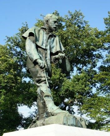 Bastien-Lepage_statue_by_Rodin.jpg