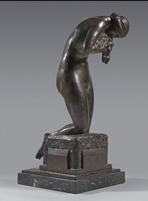 O_BACHELET - Femme agenouillée (1).jpg