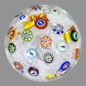 baccarat-presse-papiers-signe-et-date-b-1847-a-fond-de-torsades-blanches-filig-768x767.jpg