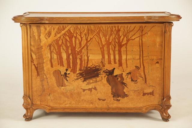 Emile GALLÉ         :   Coffre-bahut   -   L'hiver